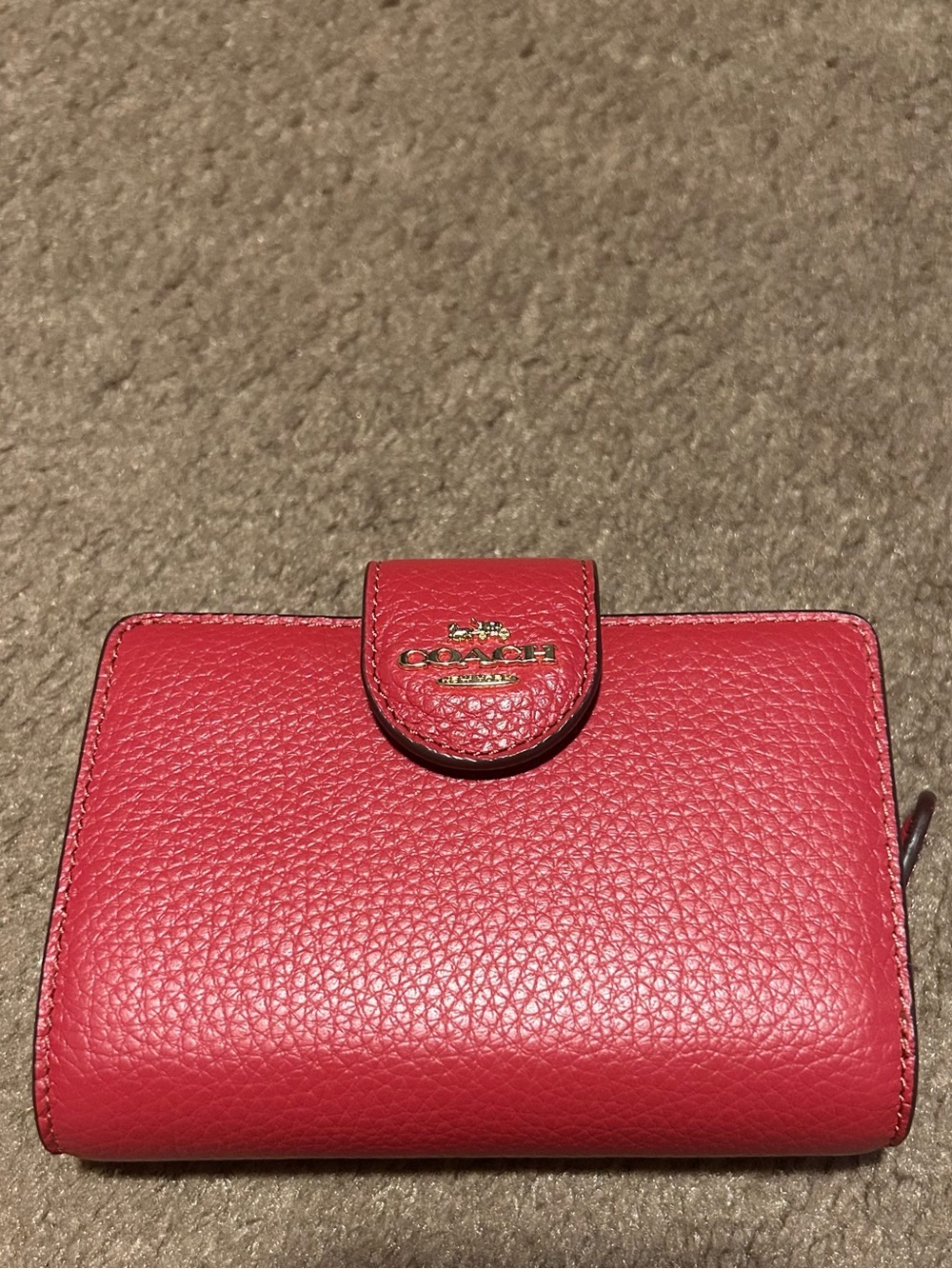 NWT Coach Medium Corner Zip Wallet